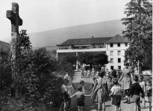 20_Kinder vor Haus Girard 1961